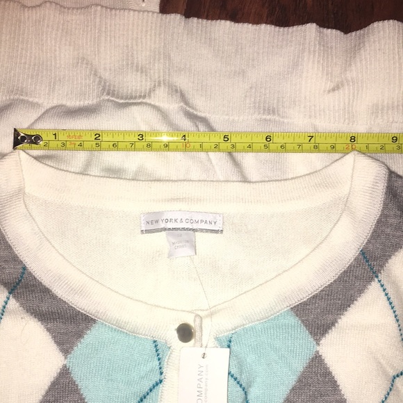 New NY&CO Argyle Pattern Cardigan - Picture 9 of 9